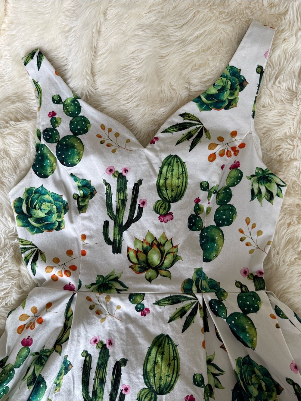 ModCloth - Ixia - White Cactus
Succulents Print Fit-and-Flare Dress with POCKETS - Picture 7 of 11